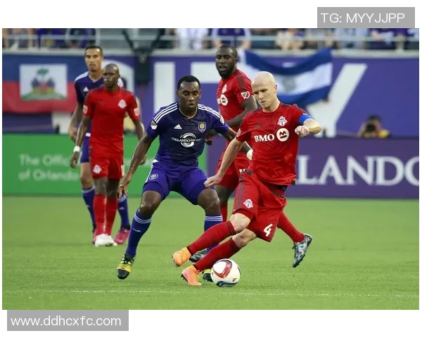 奥兰多与亚特的激烈对决揭示了足球战术的魅力与团队合作的重要性