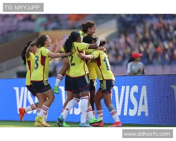 女足逆袭美国以5比4惊险获胜展现强大实力与团队精神