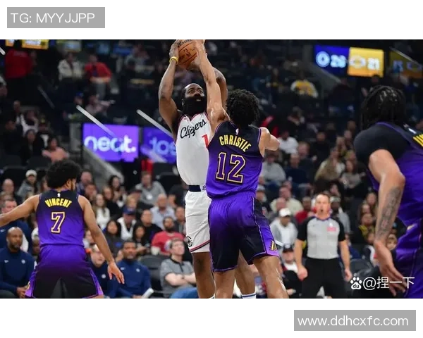 快船与爵士对决中犯规次数分析及其对比赛结果的影响 快船与爵士对决中犯规次数分析及其对比赛结果的影响